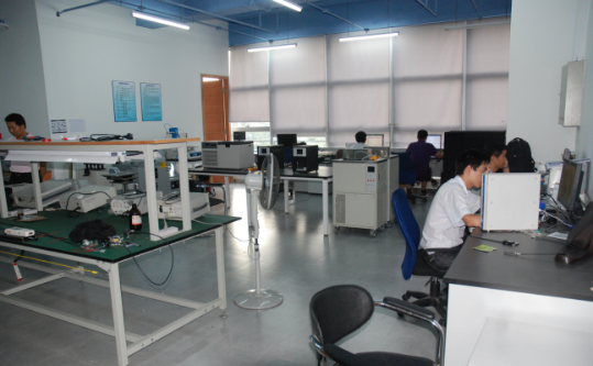 工程中心光學(xué)研發(fā)實(shí)驗(yàn)室