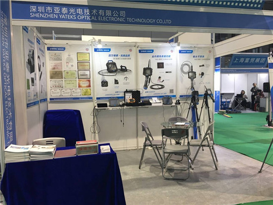 法蘭克福汽配展亞泰光電展臺前展示的工業(yè)內(nèi)窺鏡、視頻內(nèi)窺鏡等產(chǎn)品
