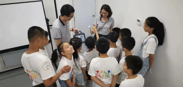 小朋友們走進亞泰，現場參觀，感受內窺鏡之奧秘